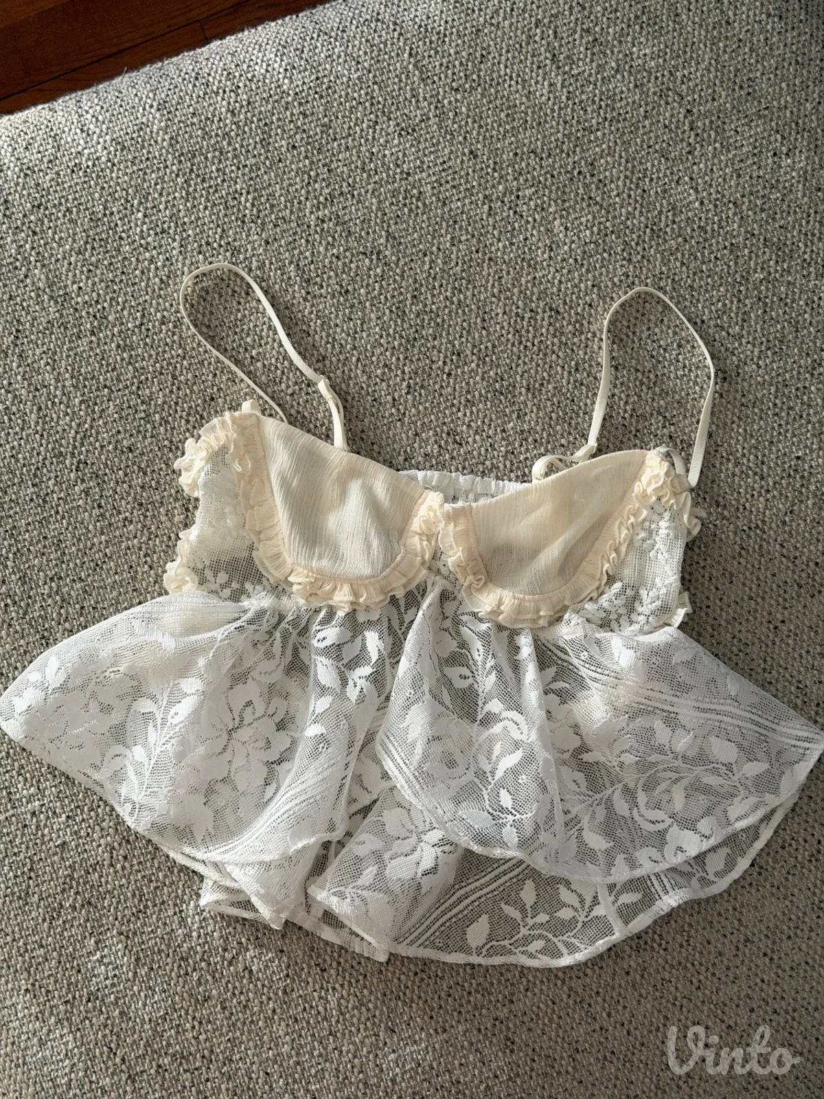 Zara top sa čipkom
