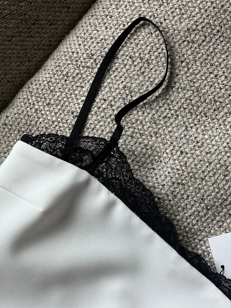 Mini haljina sa čipkom Zara