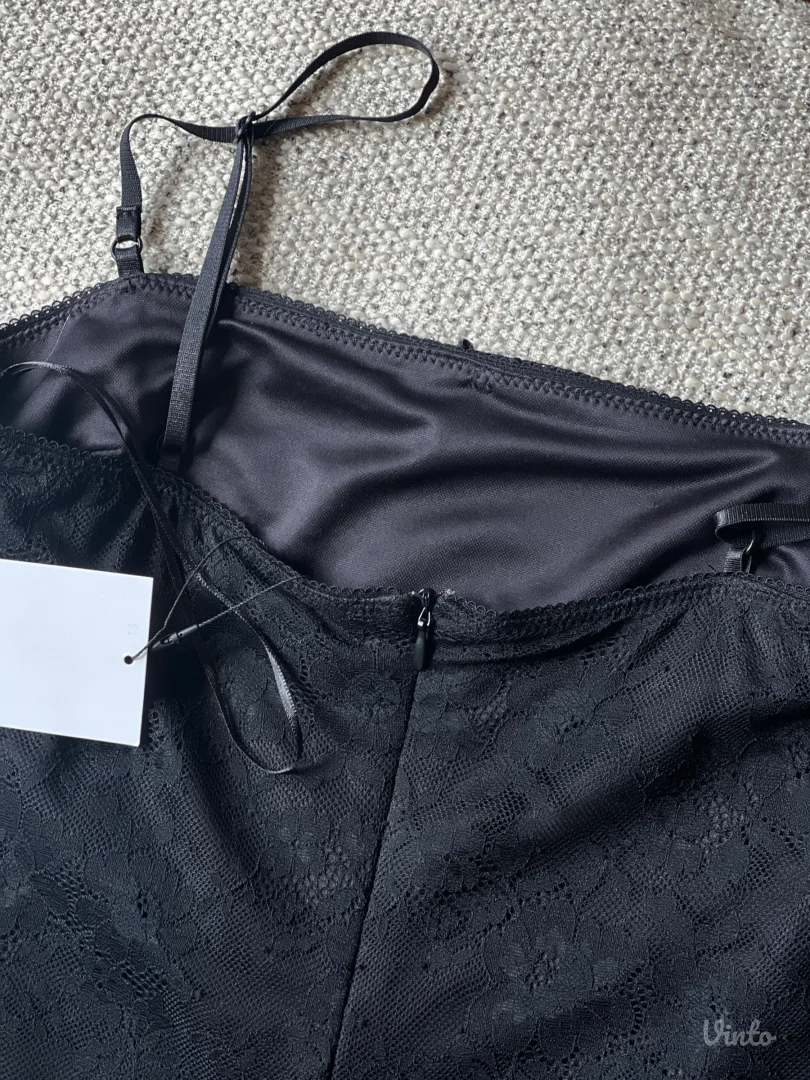 Mini crna haljina Zara