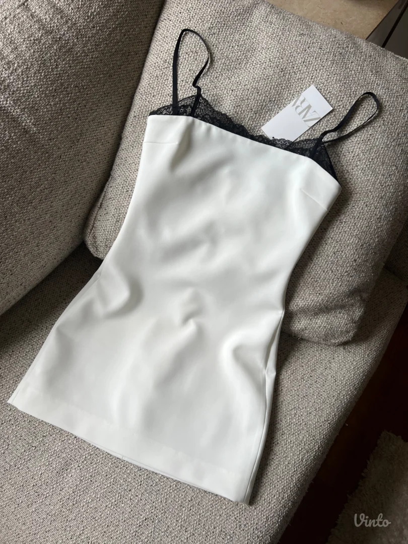 Mini haljina sa čipkom Zara