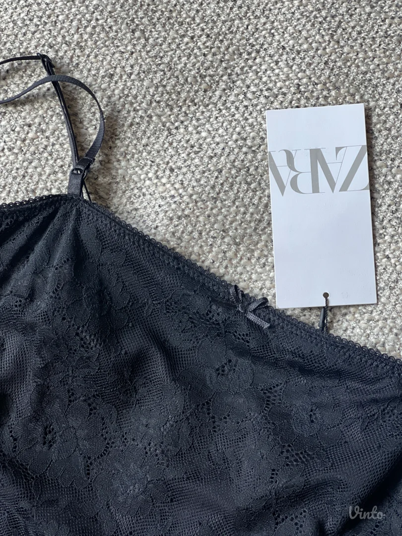 Mini crna haljina Zara