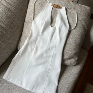 Haljina sa otvorenim ledjima Zara