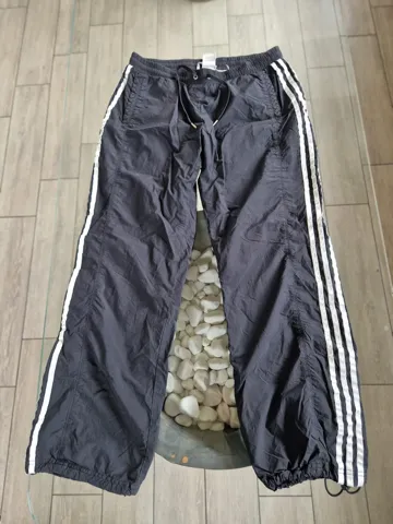 adidas šuskava trenerka