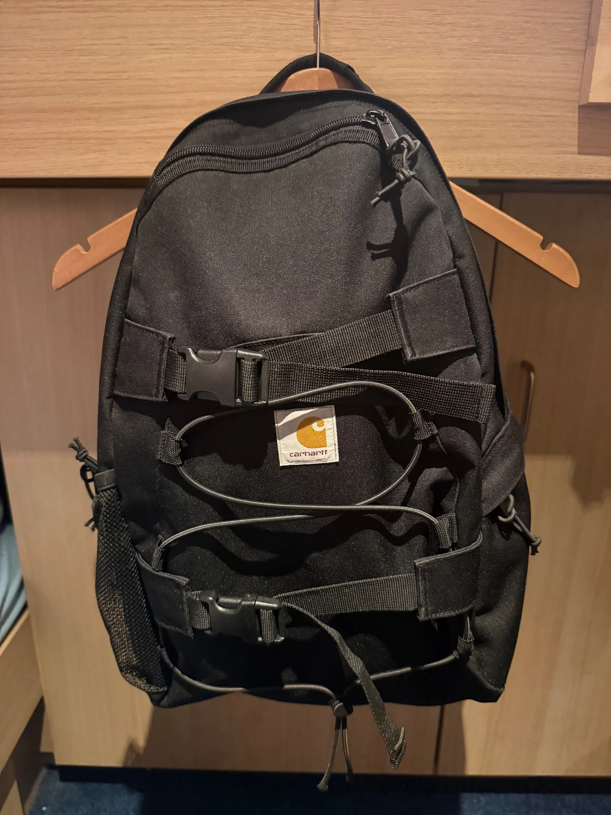 Carhartt crni ranac - odlično stanje