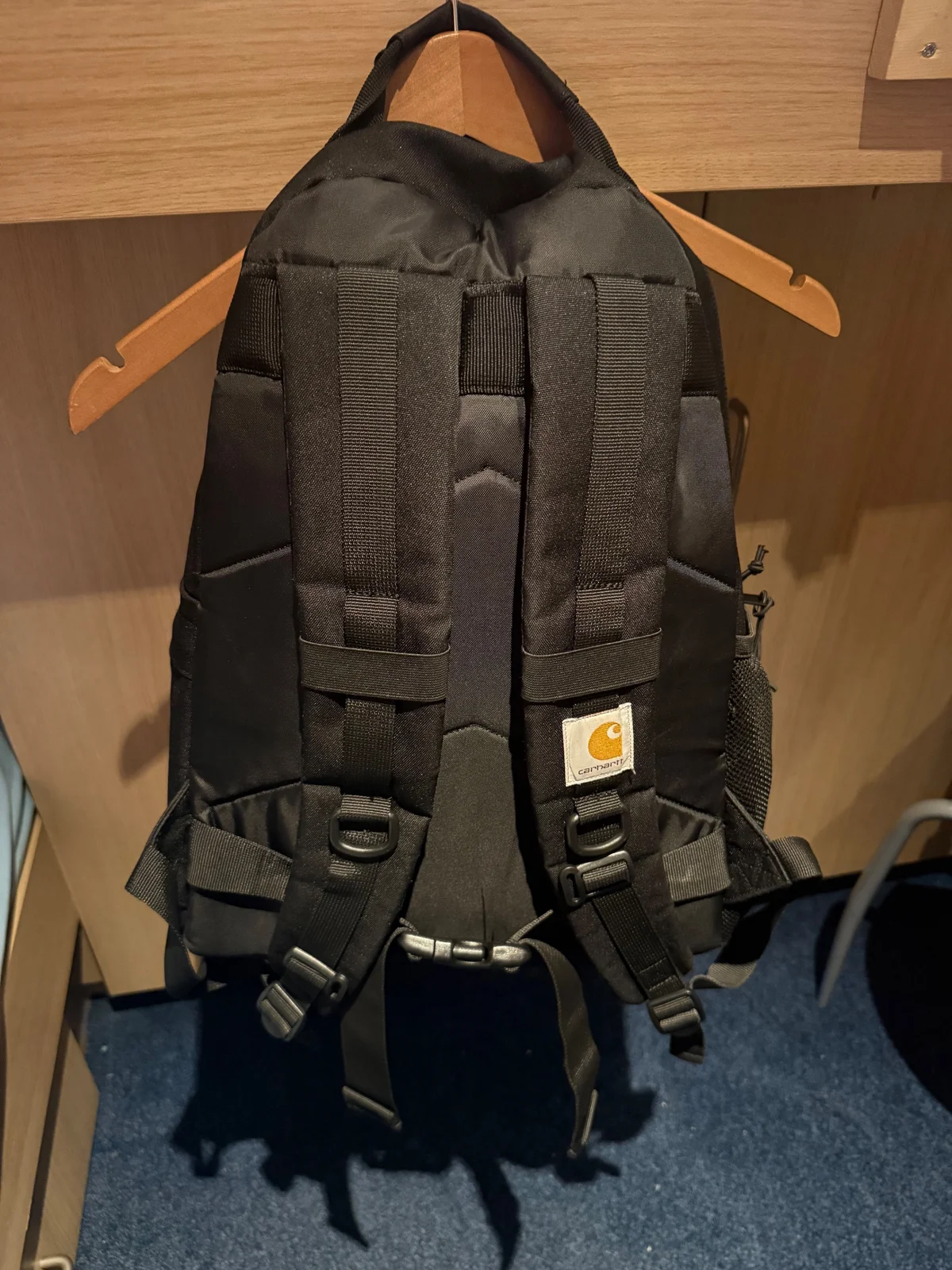 Carhartt crni ranac - odlično stanje