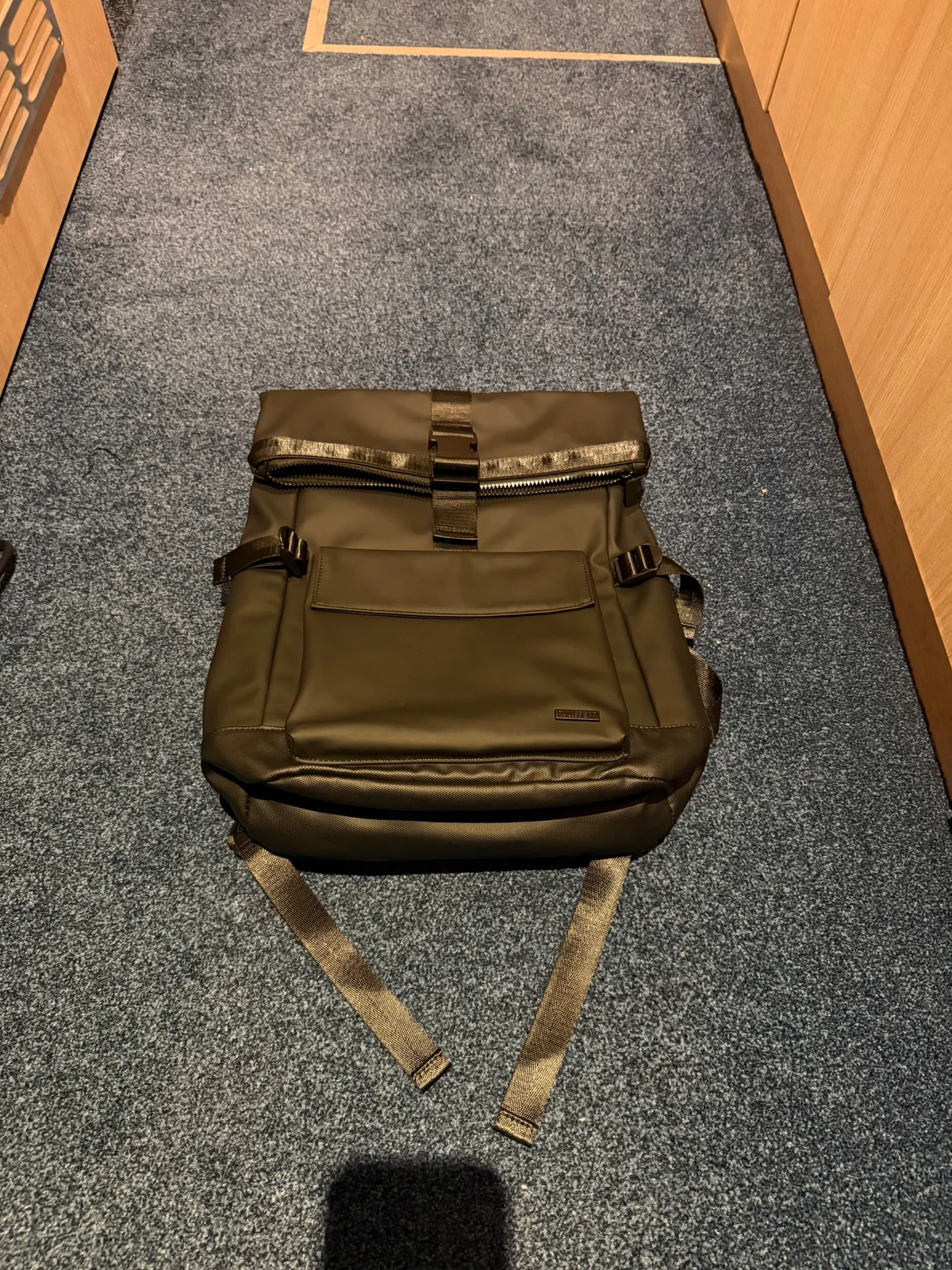 Pull&Bear crni Roll Top ranac - novo