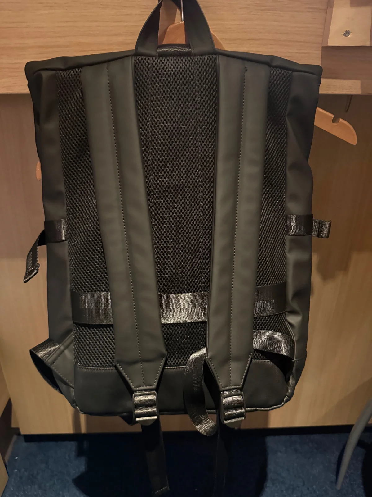 Pull&Bear crni Roll Top ranac - novo