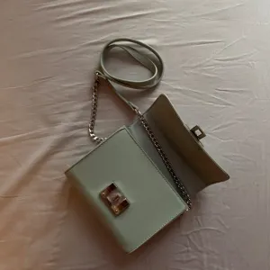 Nova new yorker tašnica