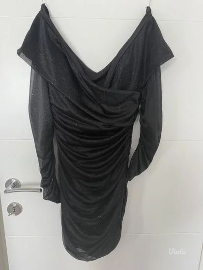 Crna haljina sa šljokicama