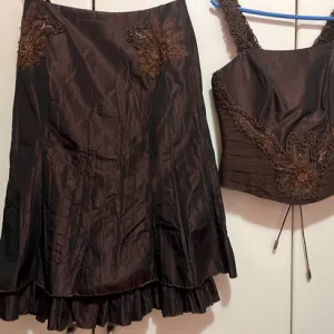 Vintage suknje i korset od svile
