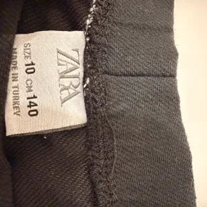 Zara-decije pantalone