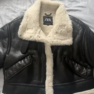 Zara kozna jaknica XS