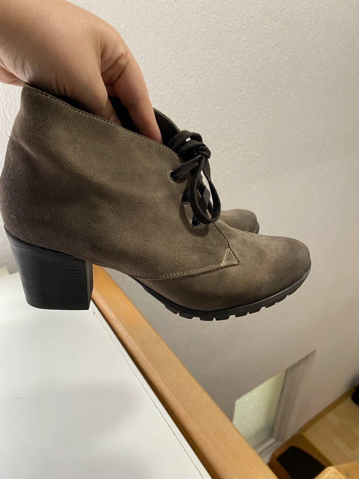 Kožne cipele na štiklu