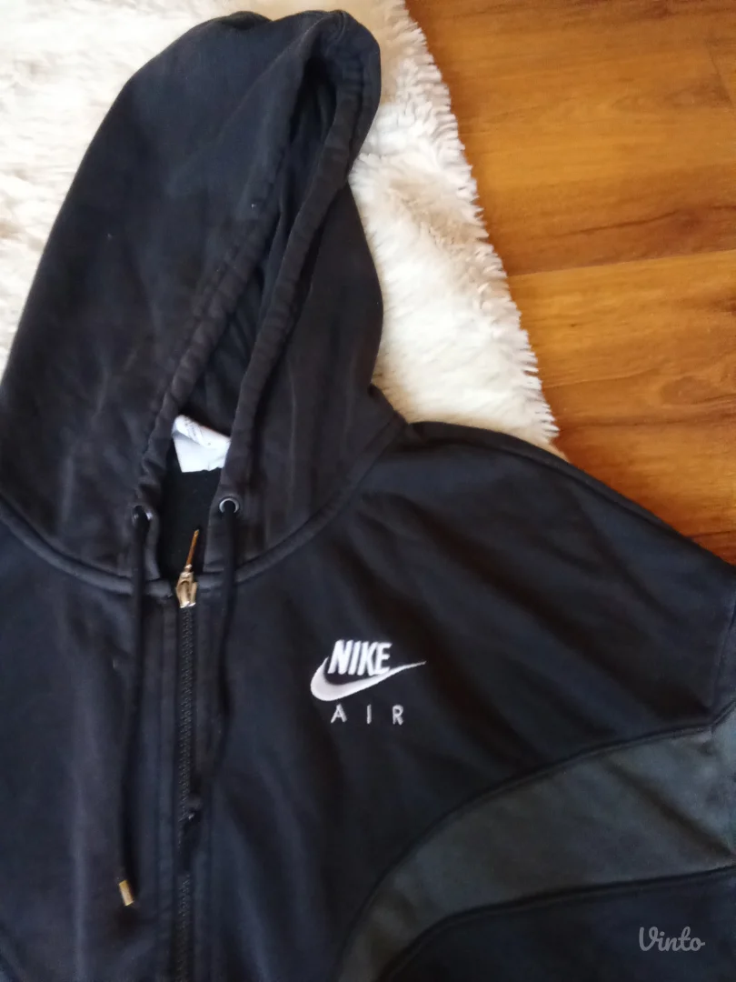 Crna ženska trenerke