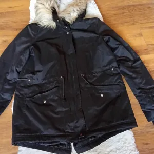 Ženska zimska jakna