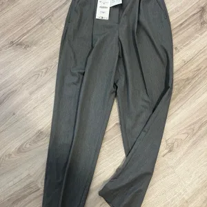 ZARA NOVE pantalone, vel M