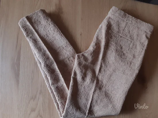 NOVO! Bež pantalone sa šarom