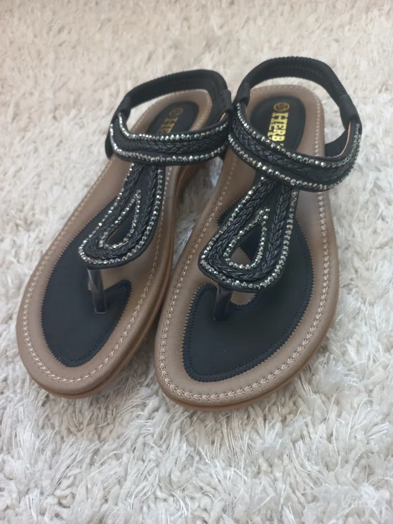 NOVO! Crne sandale