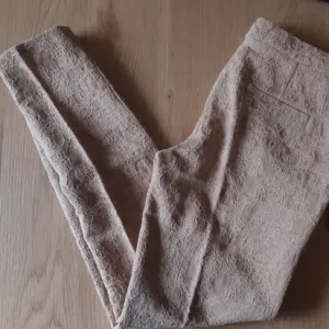 NOVO! Bež pantalone sa šarom