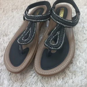 NOVO! Crne sandale