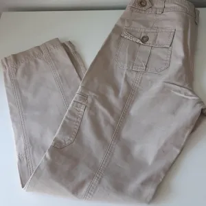 Krem pantalone