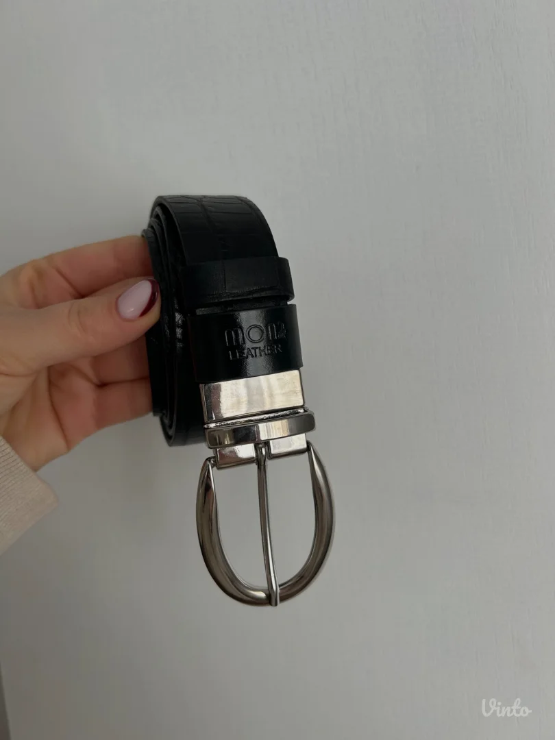 Mona kaiš s dva lica