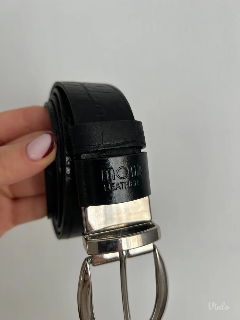 Mona kaiš s dva lica