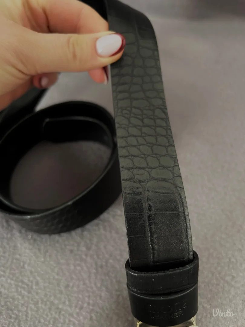 Mona kaiš s dva lica