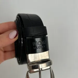 Mona kaiš s dva lica