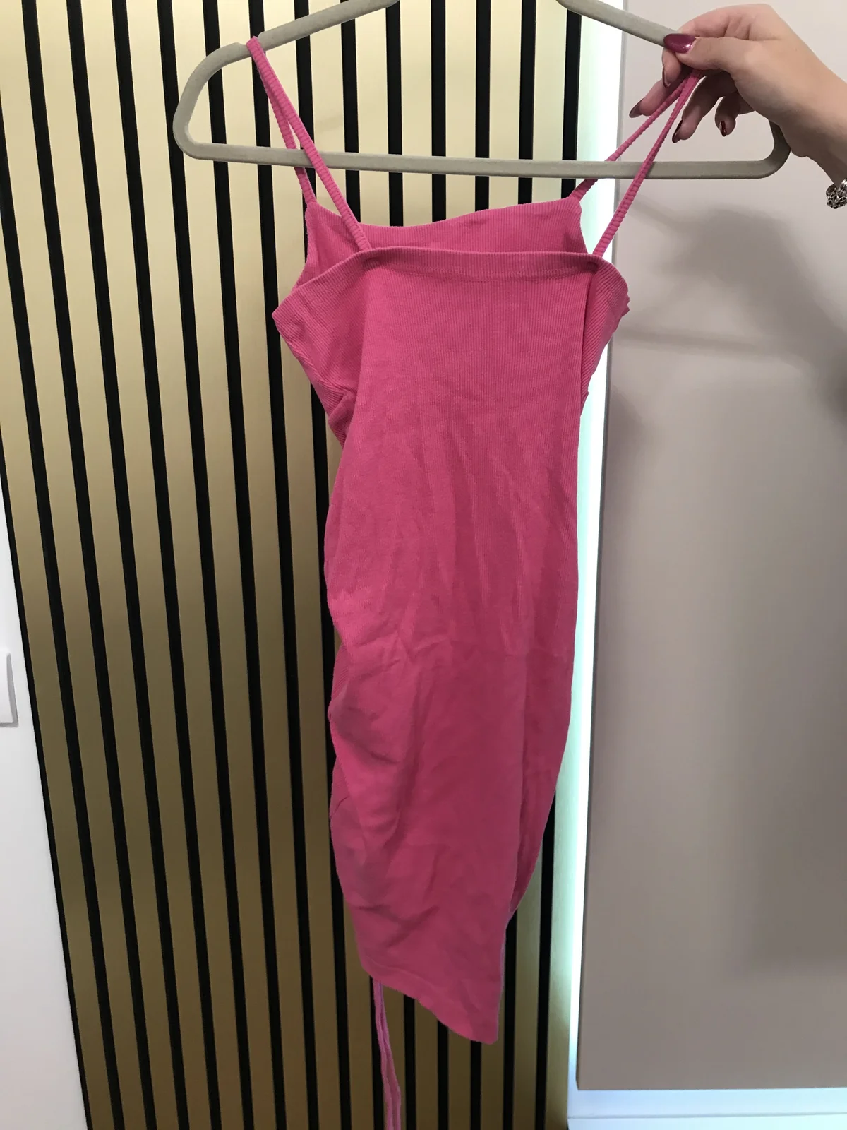 Roze rebrasta mini haljina sa naborima na bretele, S/М