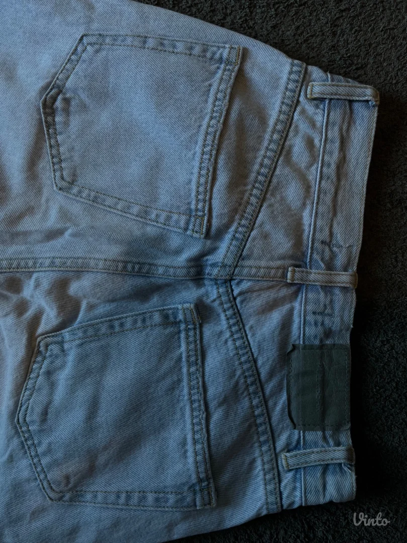 Duboke plave farmerke Pull&Bear – ravan kroj, veličina 32