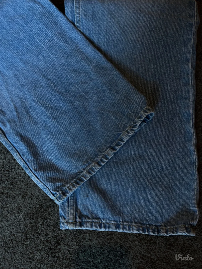 Plave zvonaste farmerke H&M veličina 32