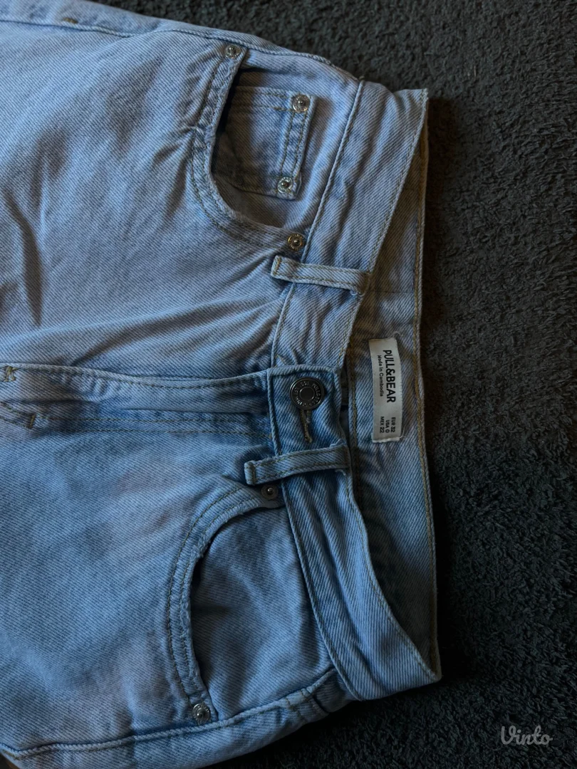 Duboke plave farmerke Pull&Bear – ravan kroj, veličina 32
