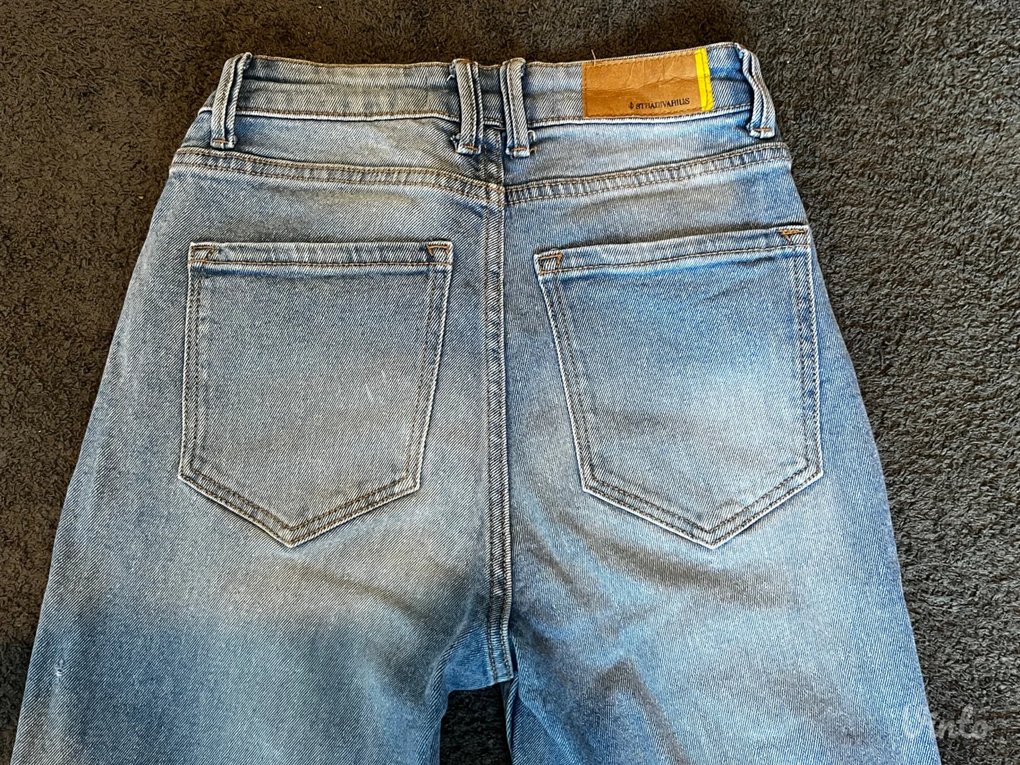 Stradivarius-ženske farmerke vel. 34 kao nove