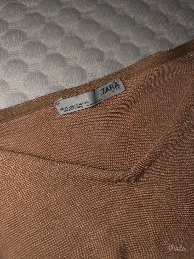 Nov Zara body sa roze glitterom