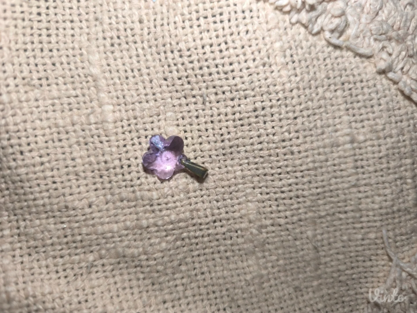 Nov Swarovski lila privezak