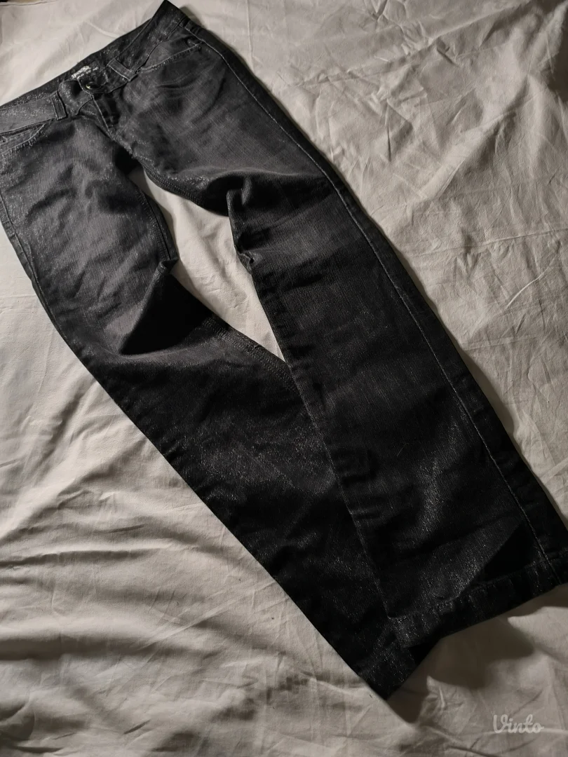 Bershka farmerke sa šljokicama (glitter)