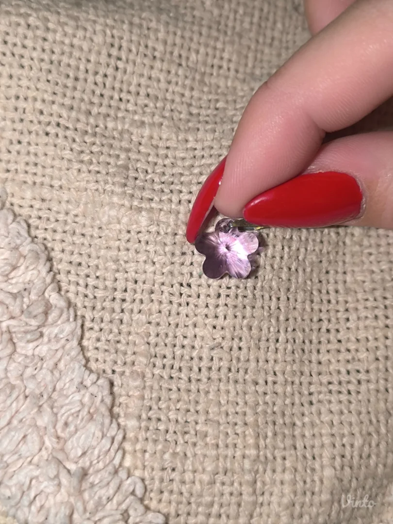 Nov Swarovski lila privezak