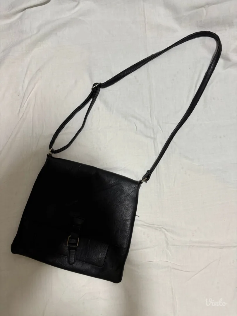 Crna kožna ženska torba