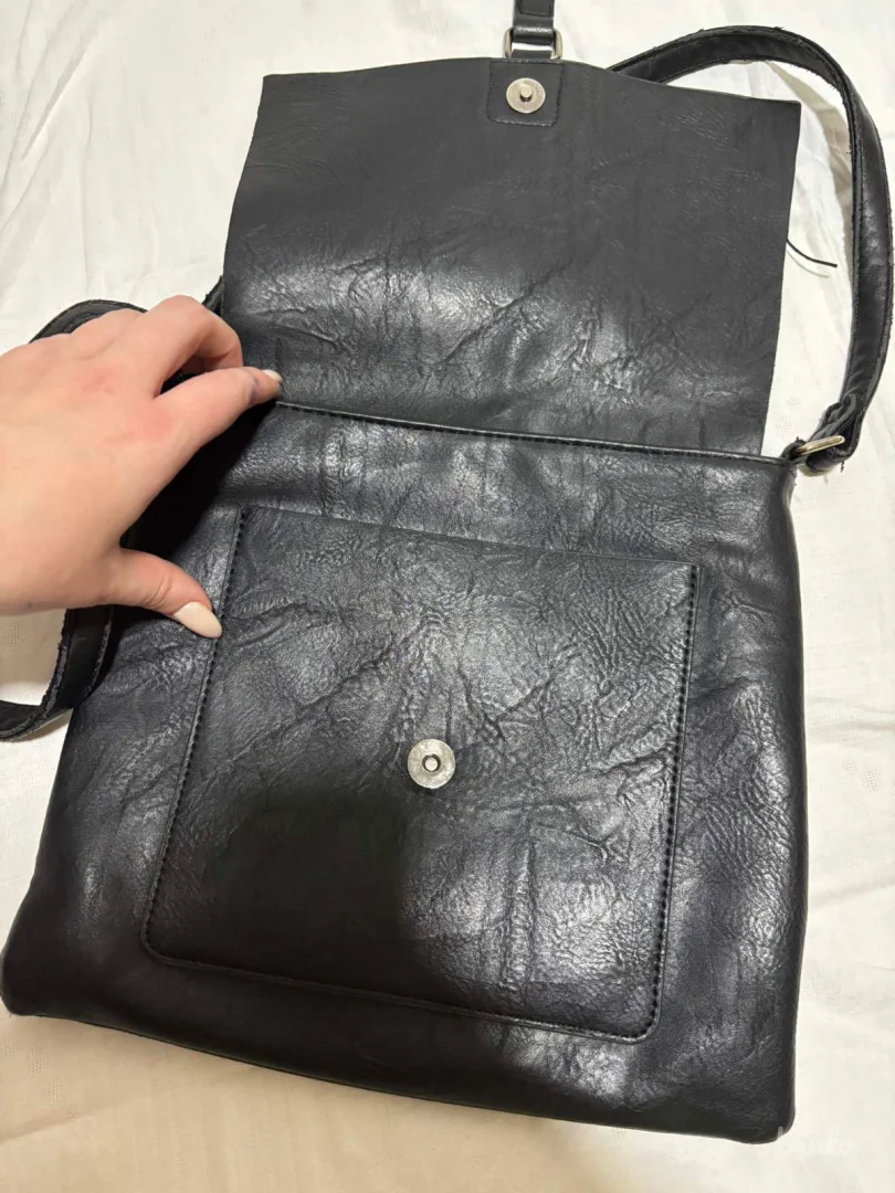 Crna kožna ženska torba