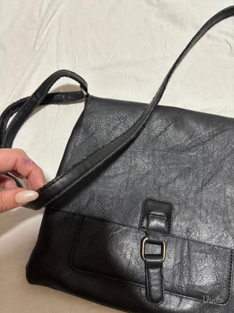 Crna kožna ženska torba