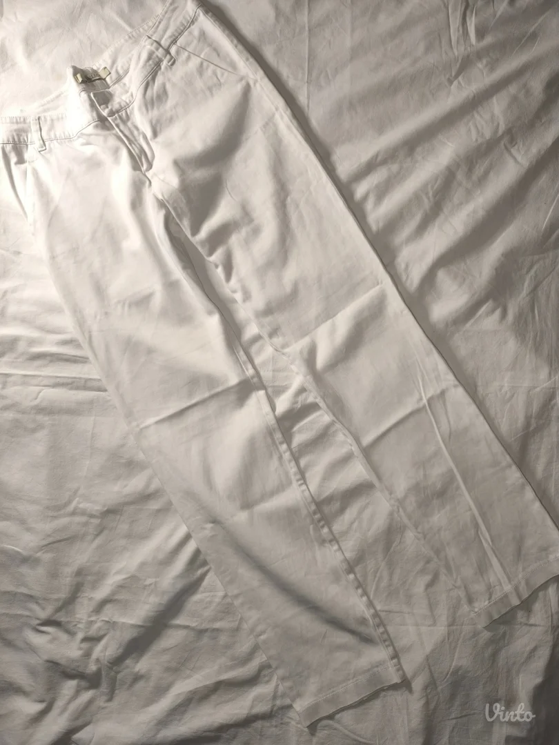 Biliczki bele prelepe pantalone