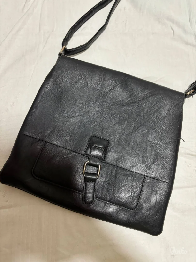 Crna kožna ženska torba