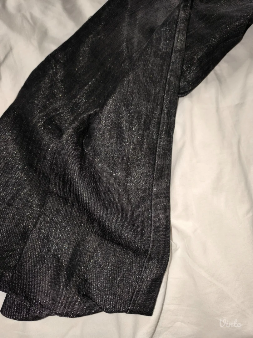 Bershka farmerke sa šljokicama (glitter)