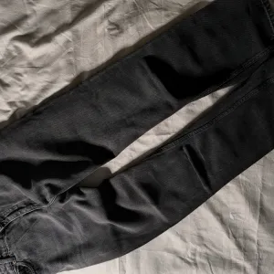 Farmerke "mom jeans"