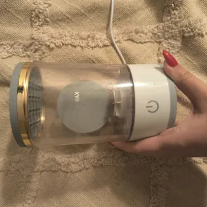 Električni čistač za četkice