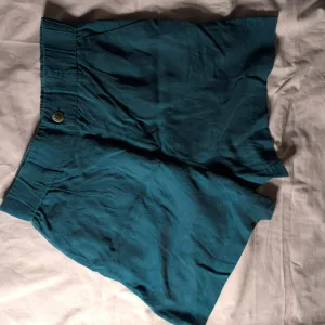 Orsay nov tirkizni šorc