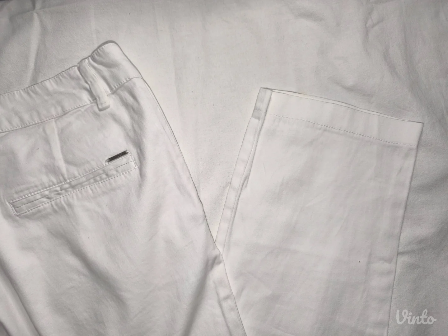 Biliczki bele prelepe pantalone