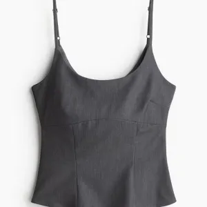 H&M- viralni sivi top