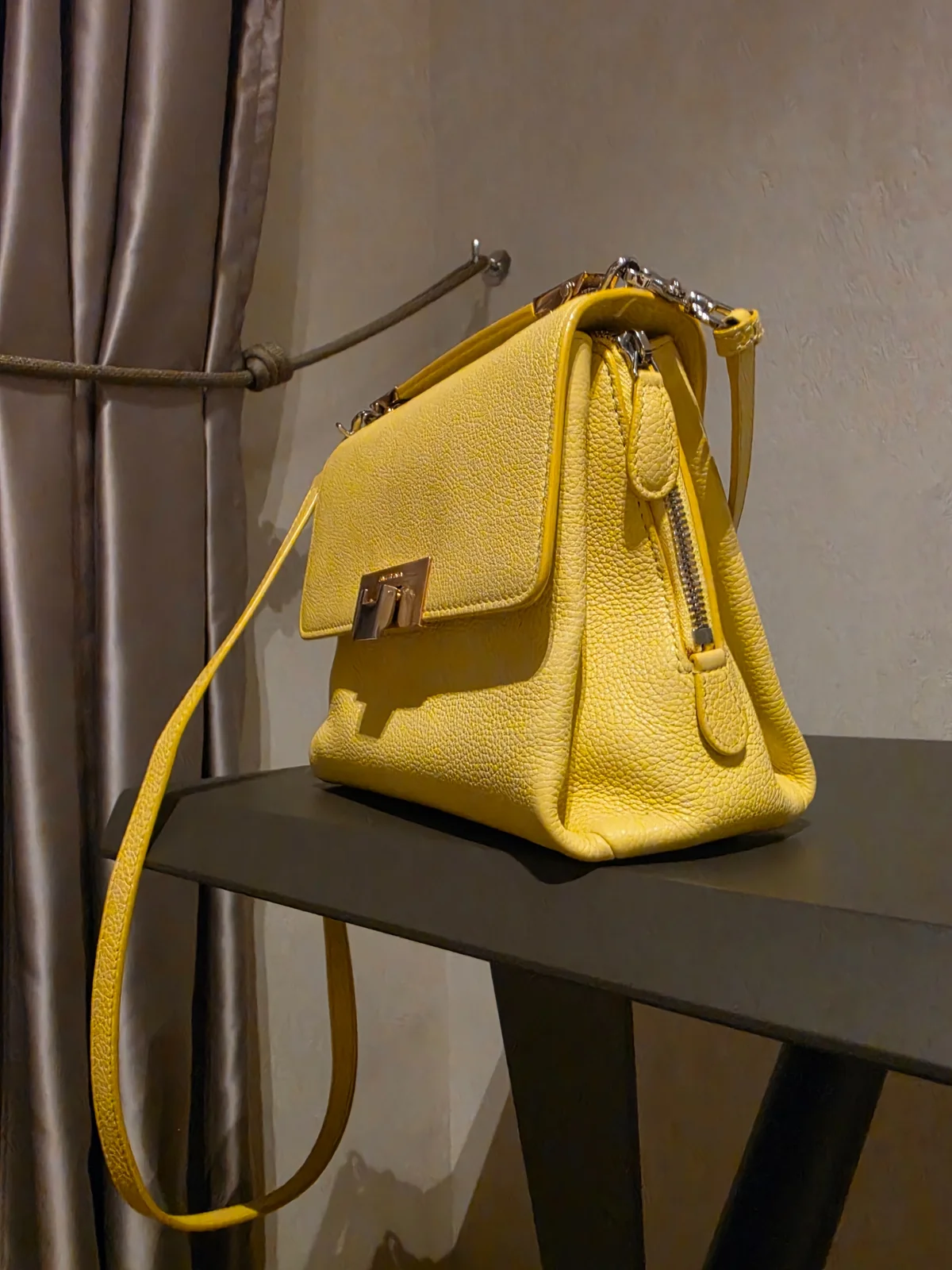 Original kožna torba Balenciaga